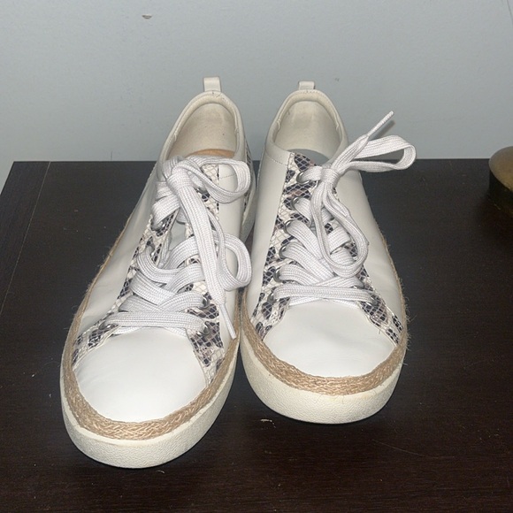 VIONIC - WOMENS ESSENCE WINNY LEOPARD SNAKE LACE UP CASUAL SHOES SIZE 8 - Picture 1 of 7
